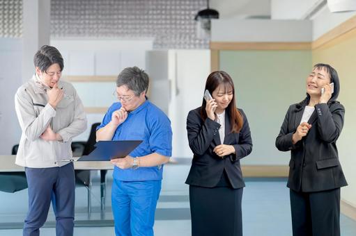 問題解決 問題解決 ビジネスマン,ビジネスウーマン,作業服の写真素材