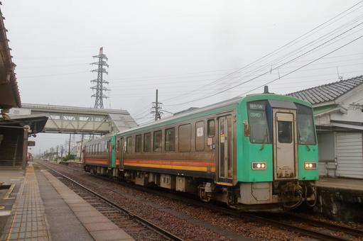 JR高山本線、キハ120型気動車 JR高山本線、キハ120型気動車 jr,jr西日本,高山本線の写真素材