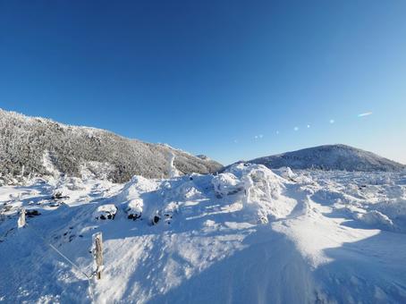 雪景色・冬の北横岳坪庭 雪景色・冬の北横岳坪庭 北横岳,八ヶ岳,北八ヶ岳の写真素材