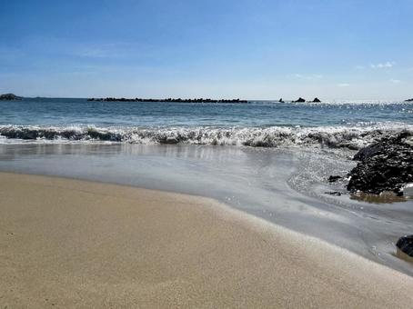 砂浜に寄せる波 砂浜に寄せる波 海,ビーチ,空の写真素材
