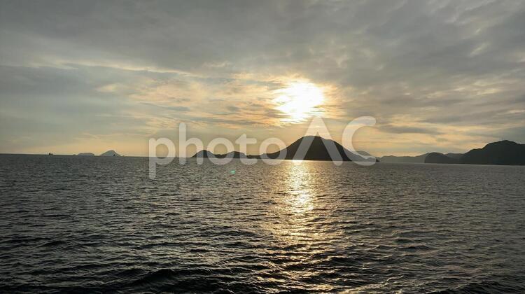 瀬戸内海　海　島　夕日 日暮れ,暁,太陽の写真素材