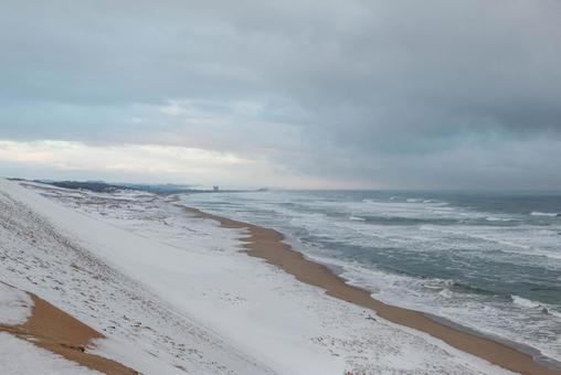 冬の雪が降った後の鳥取砂丘 冬の雪が降った後の鳥取砂丘 日本,美しい,風景の写真素材