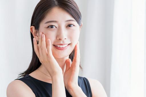 若い女性のスキンケアイメージ 若い女性のスキンケアイメージ 女性,メイク,ライフスタイルの写真素材