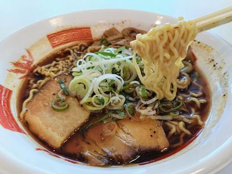 テイクアウトの高山ラーメン2 テイクアウトの高山ラーメン2 高山ラーメン,ラーメン,らーめんの写真素材