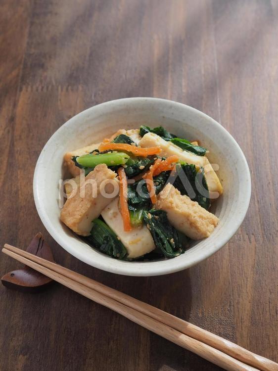 厚揚げと小松菜の胡麻和え ごま和え,厚揚げ,小松菜の写真素材