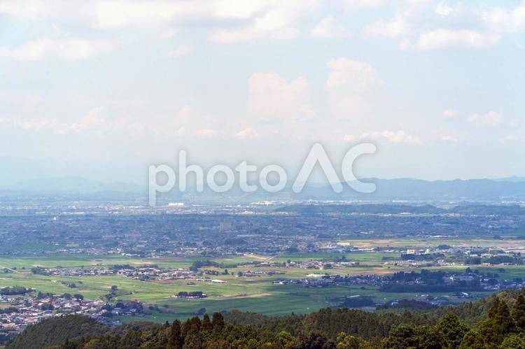 山から見下ろした町並み 町並み,青空,雲の写真素材