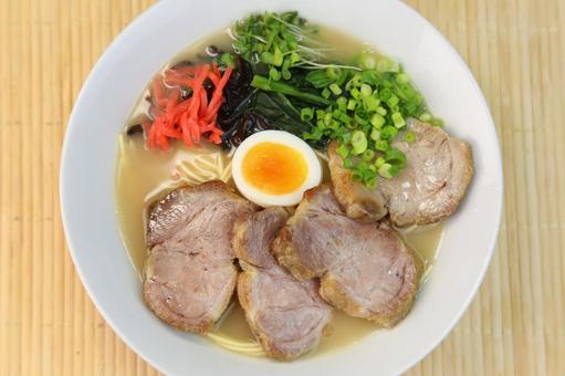 とんこつラーメン とんこつラーメン とんこつラーメン,細麺,豚骨の写真素材