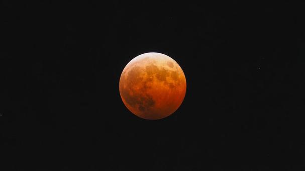 皆既月食2014年10月8日19時28分 皆既月食2014年10月8日19時28分の写真