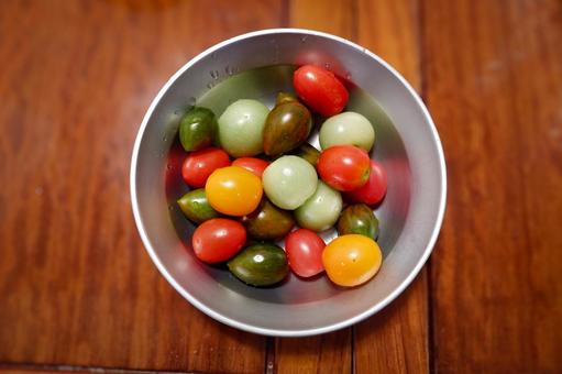 Cherry tomatoes arranged in a metal bowl, JPG