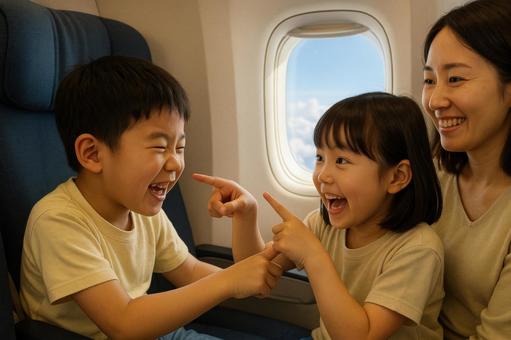 機内で窓側席を取り合う日本人の子どもたち 機内で窓側席を取り合う日本人の子どもたちの写真