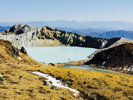 山頂の湖 山頂の湖の写真