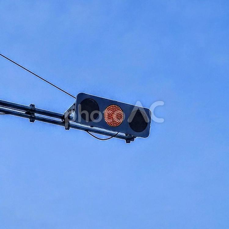 薄型フラット信号機・黄信号 信号,信号機,道路の写真素材