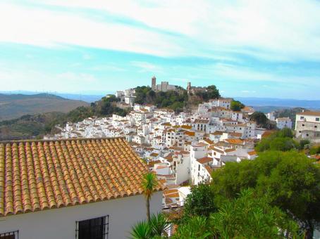 カサレスの白い街並みの写真