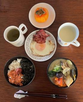 鮭フレークとジャバンのりとしそ梅等の朝食 朝食,ご飯,あきたこまちの写真素材