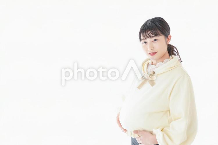 私服姿の若い妊婦の女性 早期出産,産婦人科,健康の写真素材