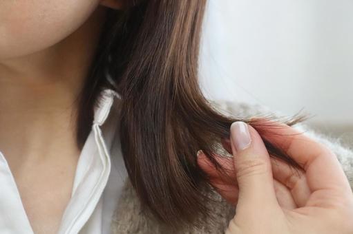 髪を触る女性 髪,触る,髪の毛の写真素材