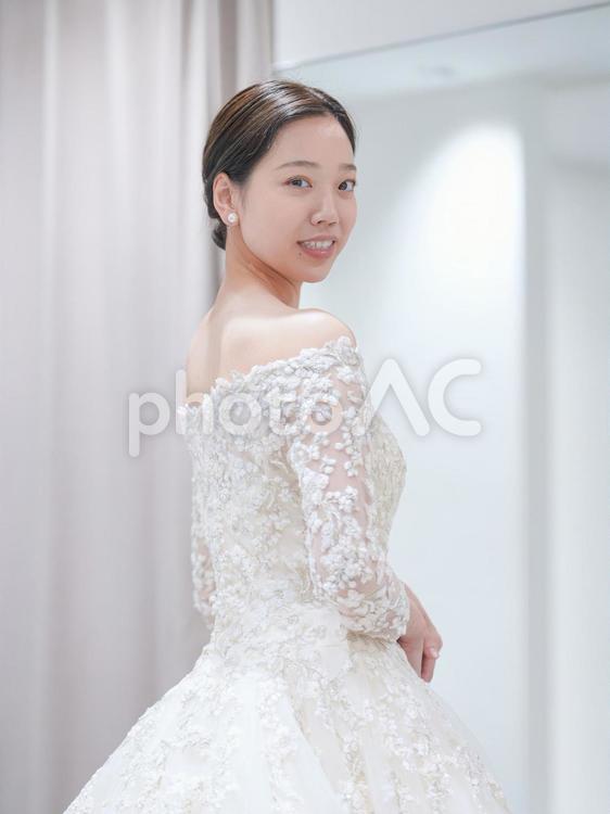 ウエディングドレスの花嫁 ウエディング,結婚式,女性の写真素材