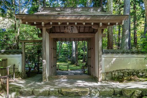 京都 大原三千院 西方門 京都 大原三千院 西方門 三千院,門跡寺院,大原の写真素材