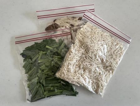 冷凍ストック野菜 冷凍ストック野菜 冷凍野菜,にら,えのきの写真素材