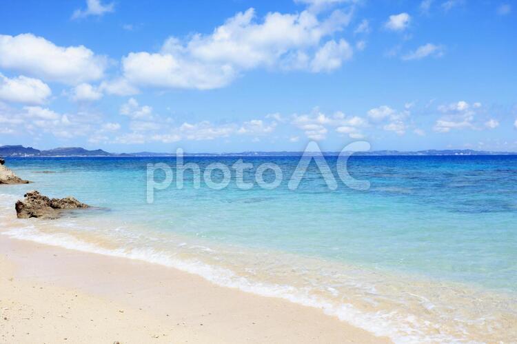 美しい沖縄のビーチと夏空 海,ビーチ,砂浜の写真素材