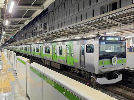 JR山手線、E235系、44編成 jr,山手線,e235系の写真素材