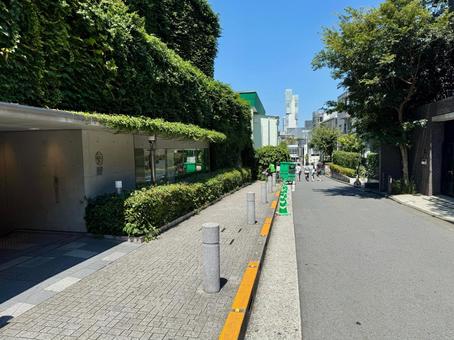 表参道ヒルズの裏の小道 表参道ヒルズの裏の小道 表参道,表参道ヒルズ,路地裏の写真素材