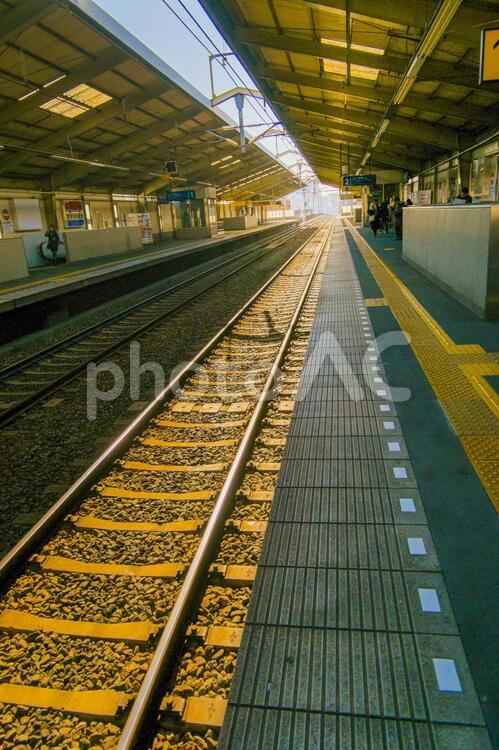 京急本線立会川駅のホーム 駅,電車,駅のホームの写真素材