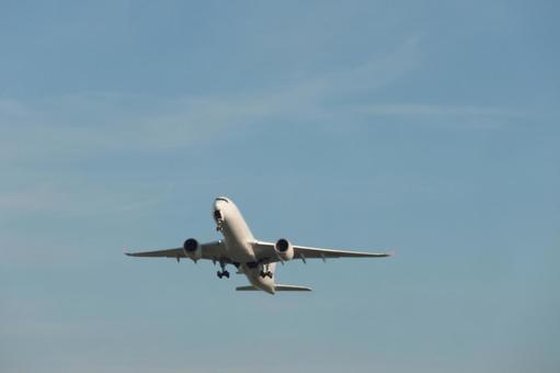 陽光に映える翼 陽光に映える翼 飛行機,航空機,旅客機の写真素材