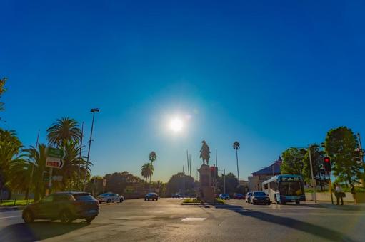 交差点と像 交差点,像,青空の写真素材