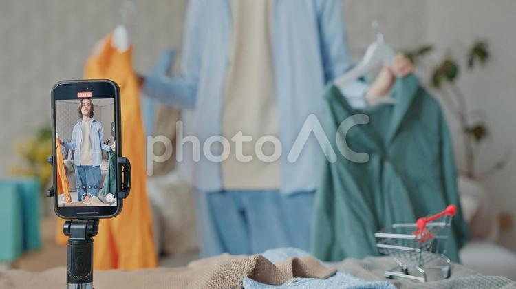 携帯画面の男性 画面,男性,人物の写真素材