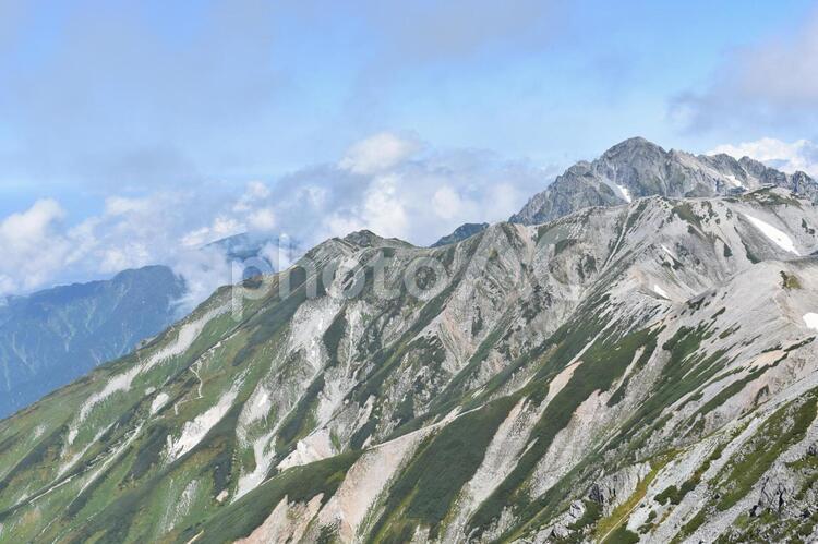 立山の登山風景（黒部アルペンルート） 雄山,立山,北アルプスの写真素材