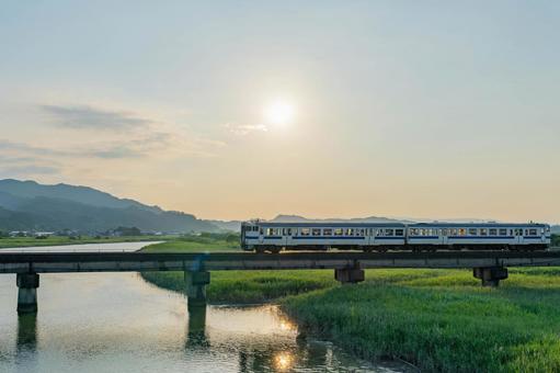 Kiha 47 bathed in the sunset, JPG Kiha 47 bathed in the sunset, JPG