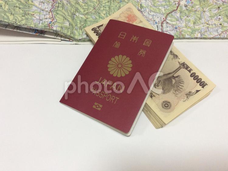 一万円札　パスポート　地図　 一万円,パスポート,お金の写真素材