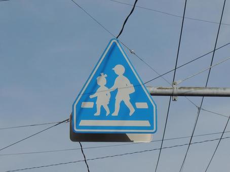 横断歩道 道路標識 横断歩道 道路標識 横断歩道,電線,電柱の写真素材
