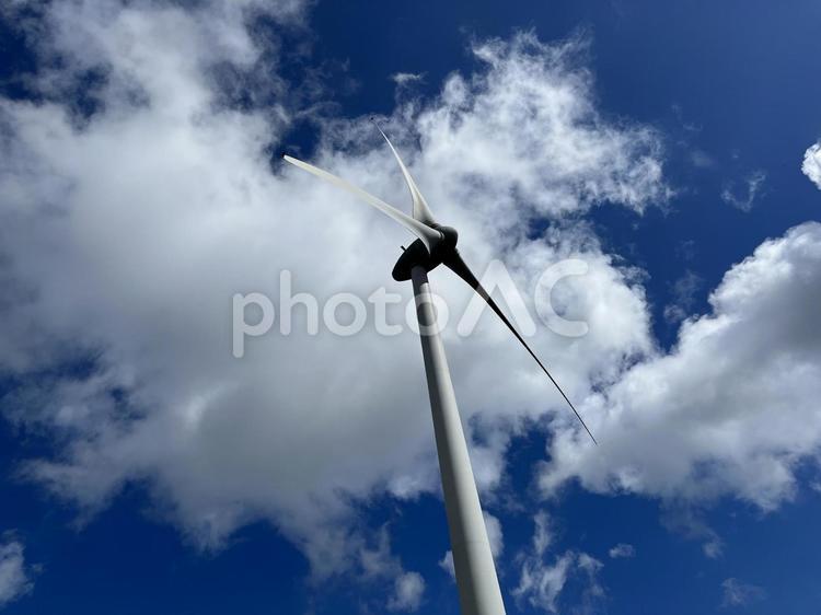 風車と青空 発電,風力発電,電気の写真素材