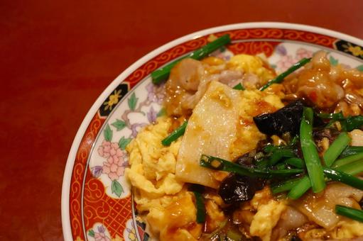 中華料理店の豚肉とキクラゲと玉子の炒め 中華料理店の豚肉とキクラゲと玉子の炒めの写真
