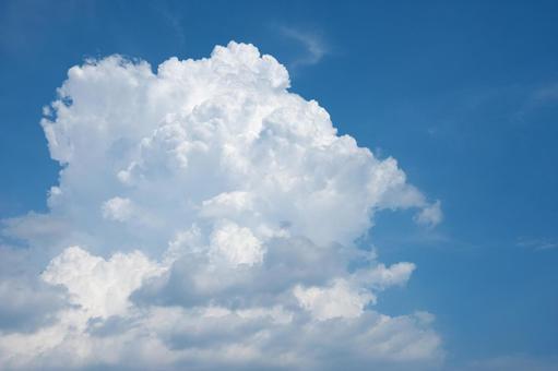 青い空と積乱雲 青い空と積乱雲の写真