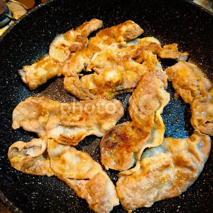 生姜焼き　焼き立て 生姜焼き,豚肉,肉の写真素材