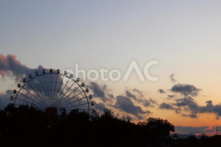 夕暮れの遊園地 遊園地,遊び,夕方の写真素材