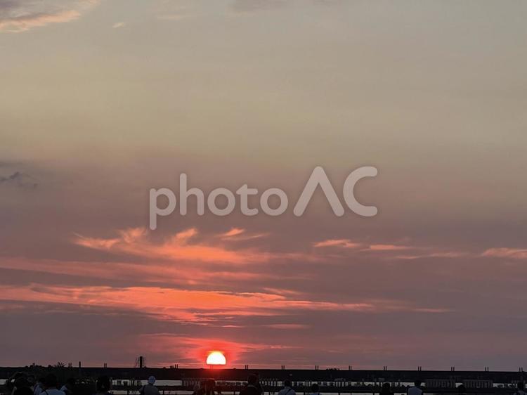 柏崎市の海辺の夕日 夕日,夕暮れ,夕焼け空の写真素材