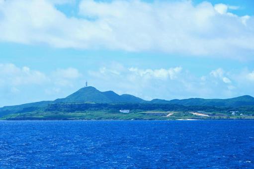 沖縄・海上からみる与那国島 沖縄・海上からみる与那国島の写真