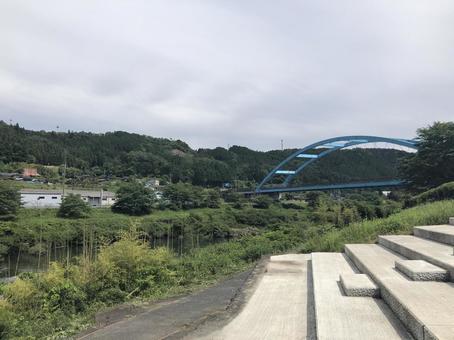 青いアーチの橋 青いアーチの橋 田舎の風景,京都,綾部の写真素材