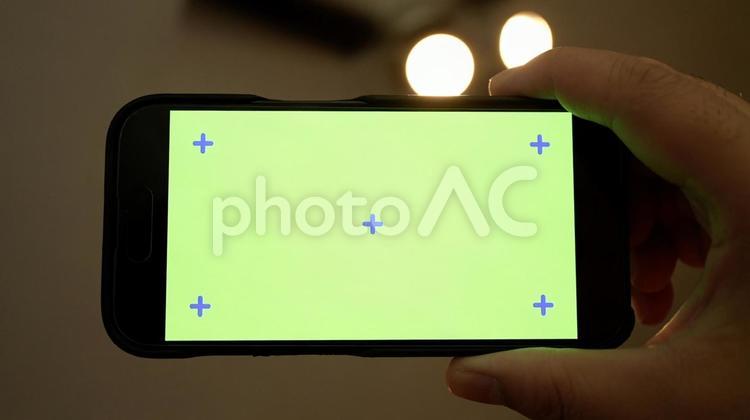 横向きでスマートフォンを持った状態 スマホ,スマートフォン,携帯の写真素材