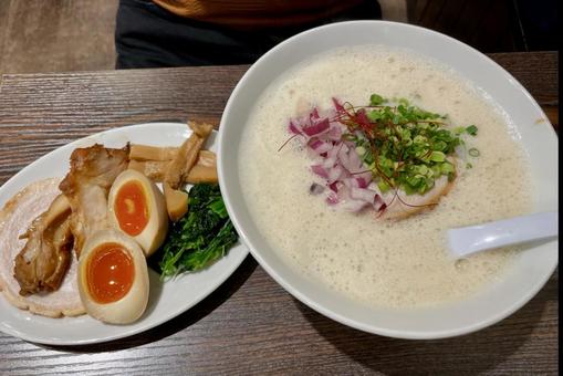 鶏白湯ラーメン 鶏白湯ラーメンの写真
