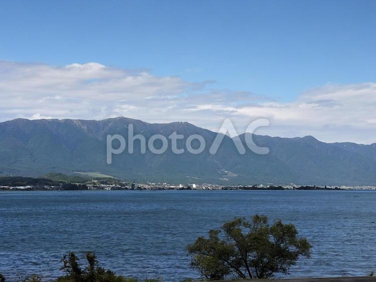 びわ湖　対岸の風景　湖東から湖西 びわ湖,湖面,雲の写真素材