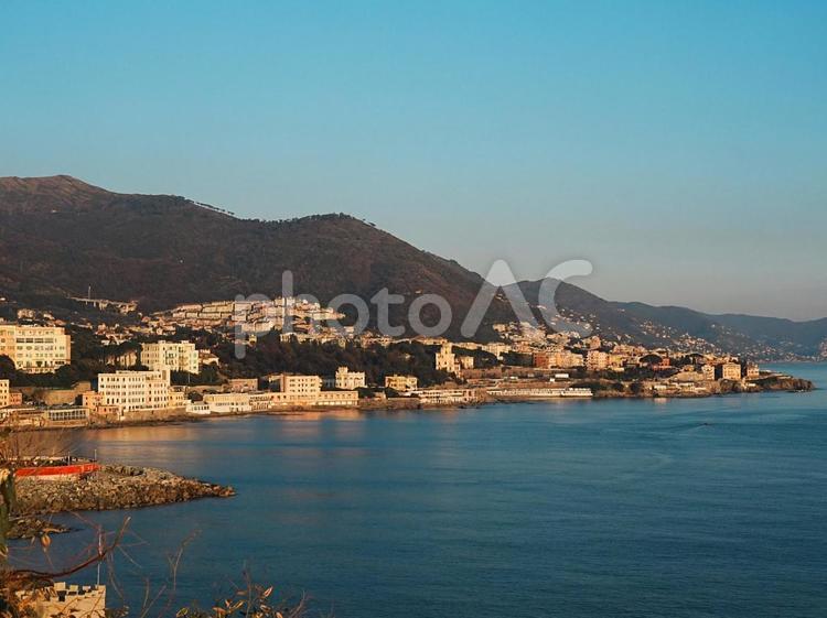 ジェノバ　海岸　夕焼け イタリア,ジェノバ,海外の写真素材