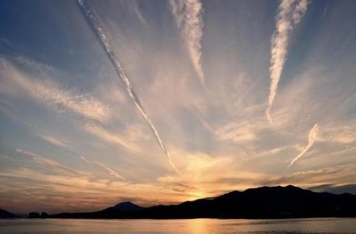 夕日と海 夕日と海の写真