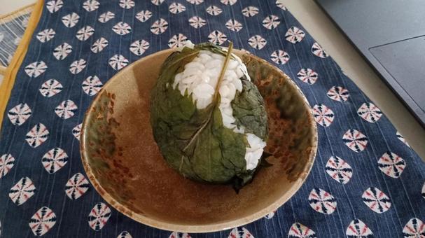 シソの葉をまいたおにぎり シソの葉をまいたおにぎり シソ,葉,おにぎりの写真素材