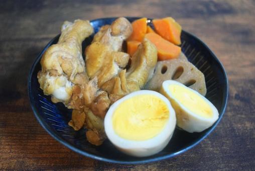 鶏肉と根菜の煮物 鶏肉と根菜の煮物 根菜,鶏手羽元,卵の写真素材