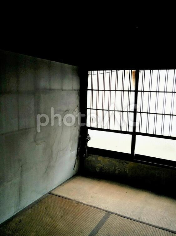 汚れた古民家の部屋 古民家,汚部屋,部屋の写真素材